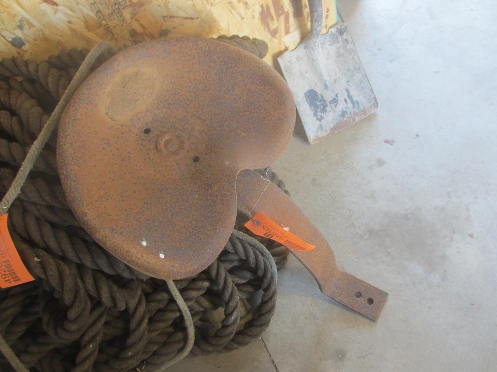 Tractor Seat  (D1)