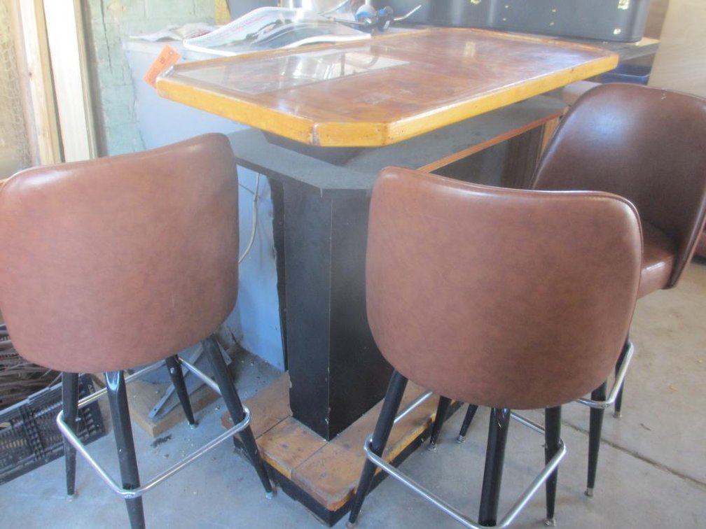 Standing Table/Bar and Stools (D1)