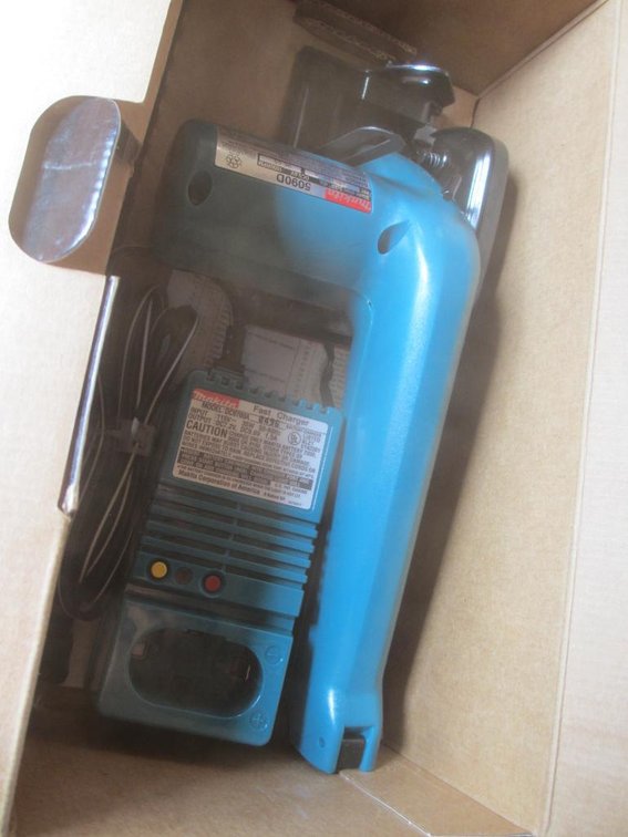 Makita Cordless Circular Saw (D2)