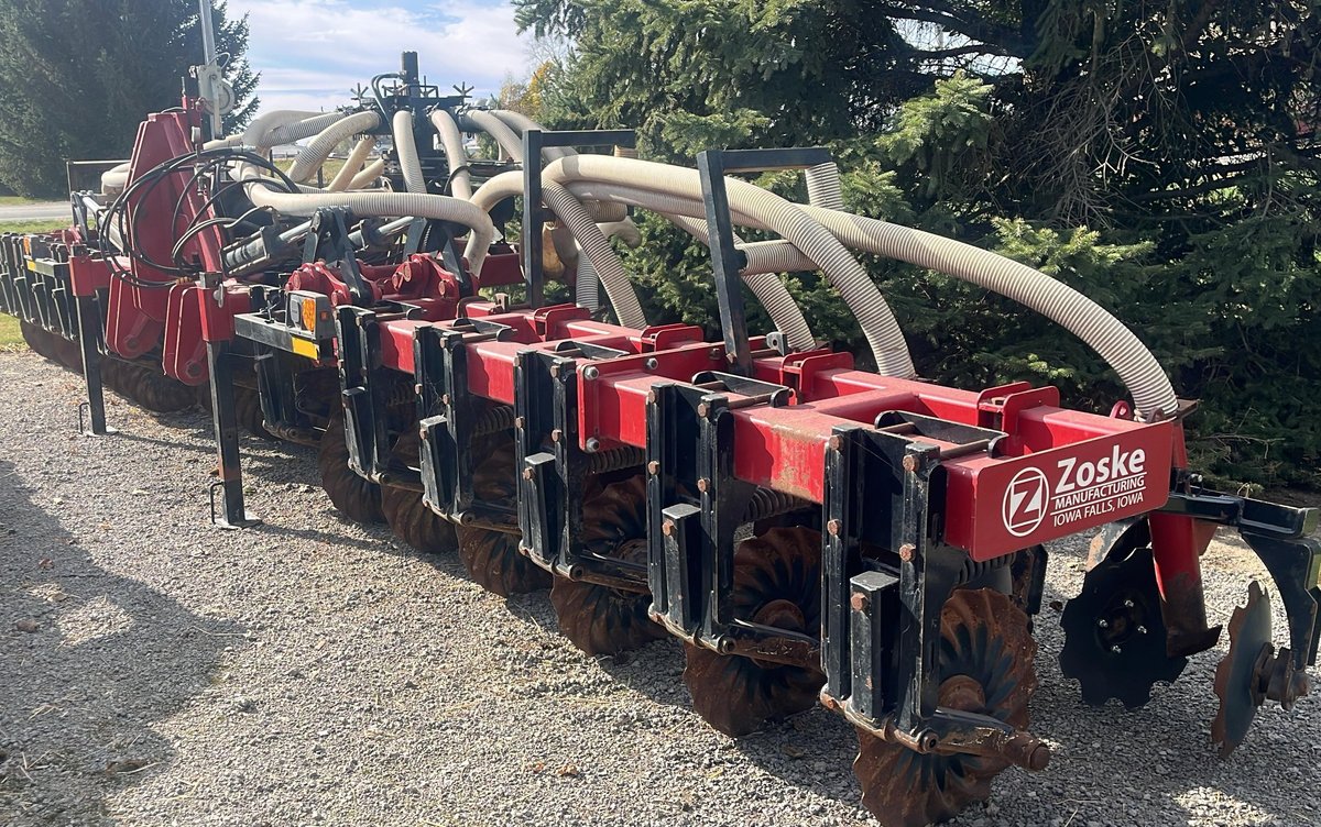 Zoske MFG KT-32 Injector Toolbar (Walkerton, IN)