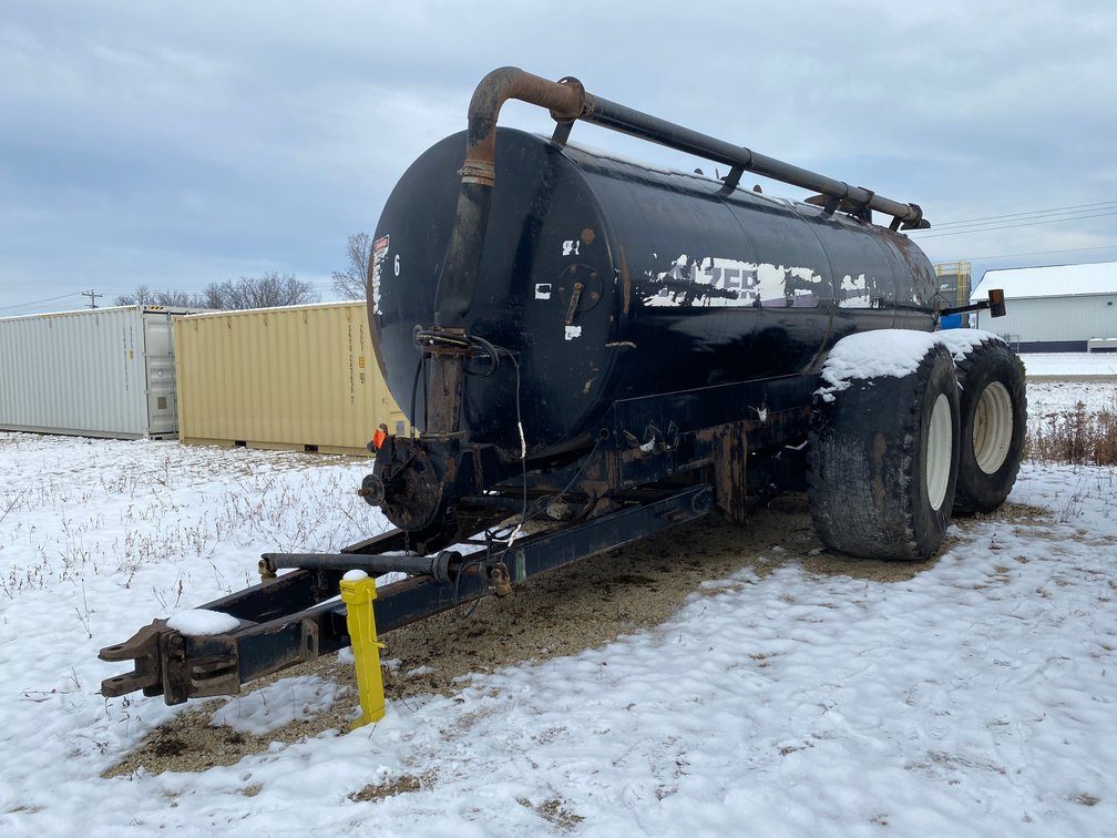 Balzer 6000 Tandem Axle Tanker (No Title) (St. Nazianz, WI)