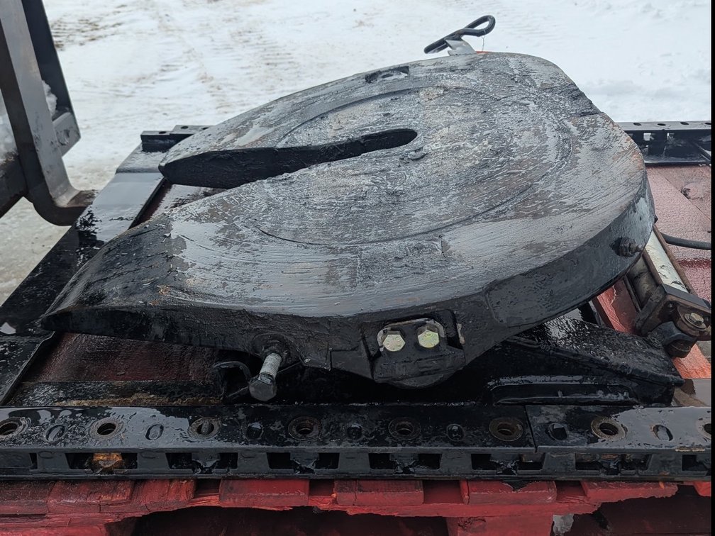 Sliding 5th Wheel Plate (Kewaunee, WI)