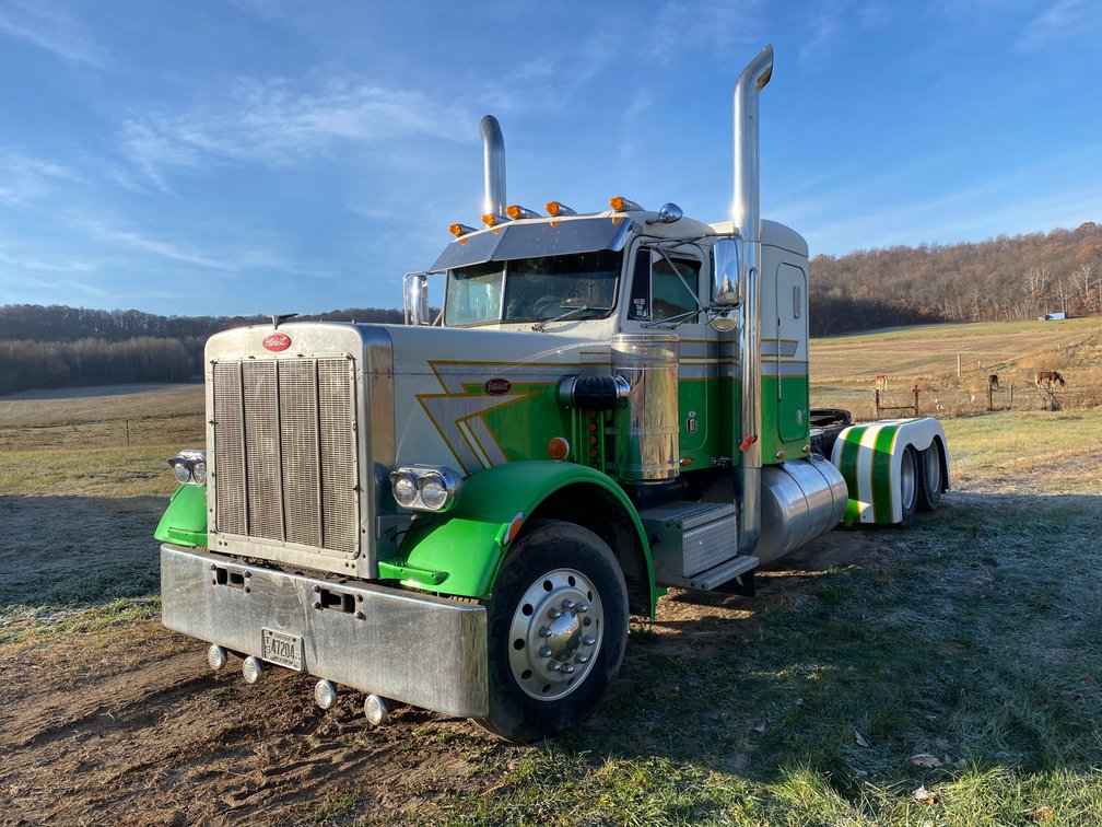 1984 Peterbilt Sleeper Cab Semi (WI Title In Delay) (Colfax, WI)