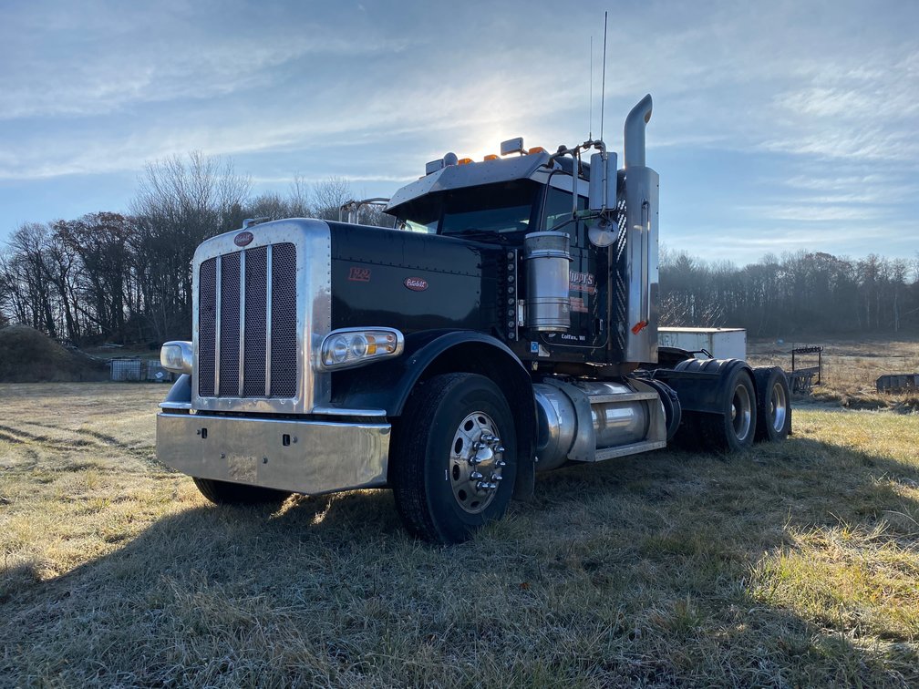 2013 Peterbilt Tandem Axle Day Cab Semi (WI Title In Delay) (Colfax, WI)