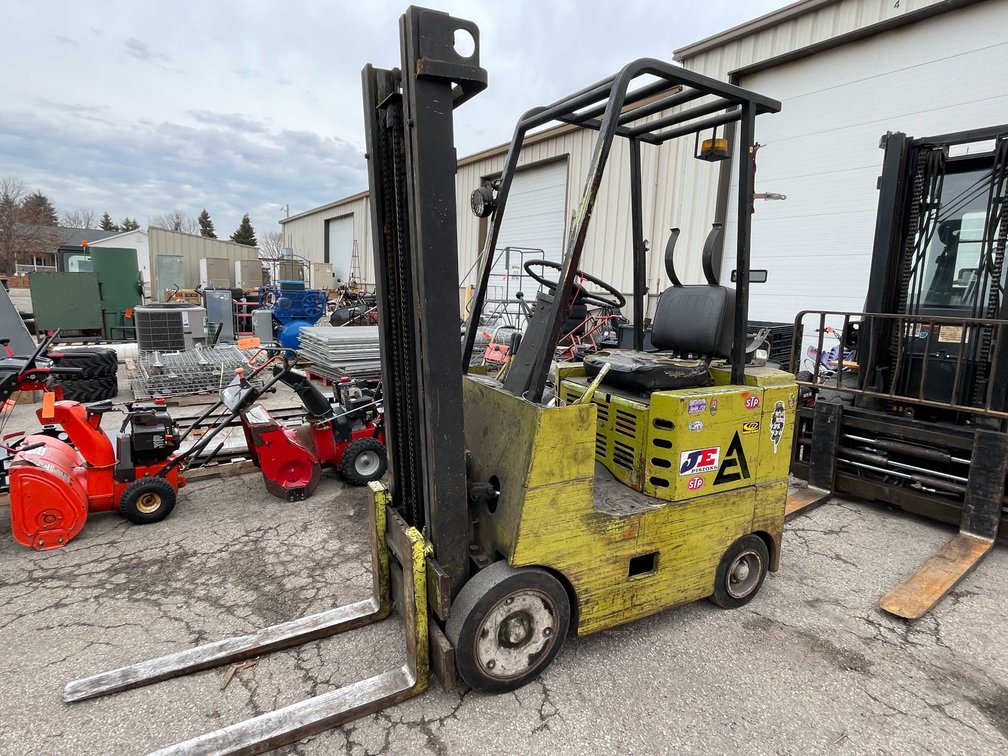 4 Cylinder Ford Motor Forklift (O3)
