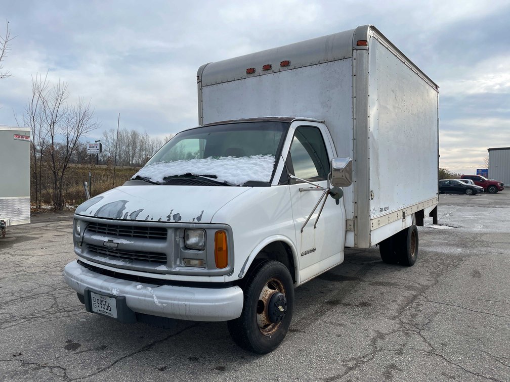 1999 White Chevy Express 3500 (Has WI Title) (OF)