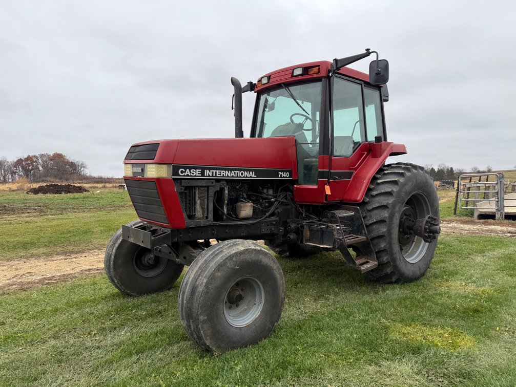 1989 Case 7140 Tractor (Fennimore, WI)