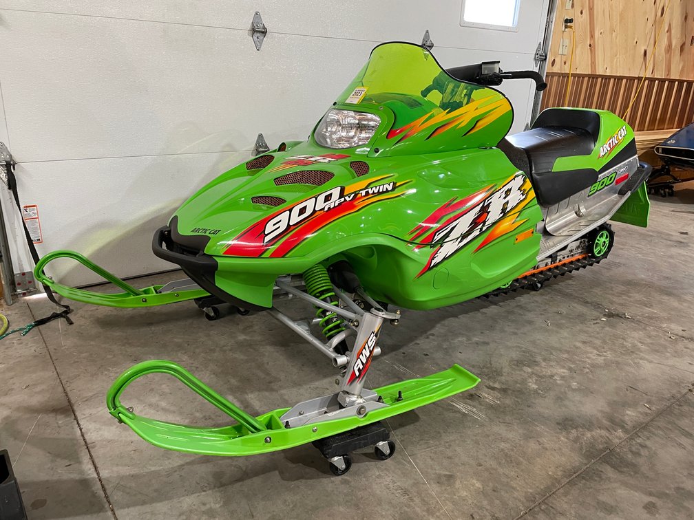 2002 Arctic Cat ZR 900 Snowmobile