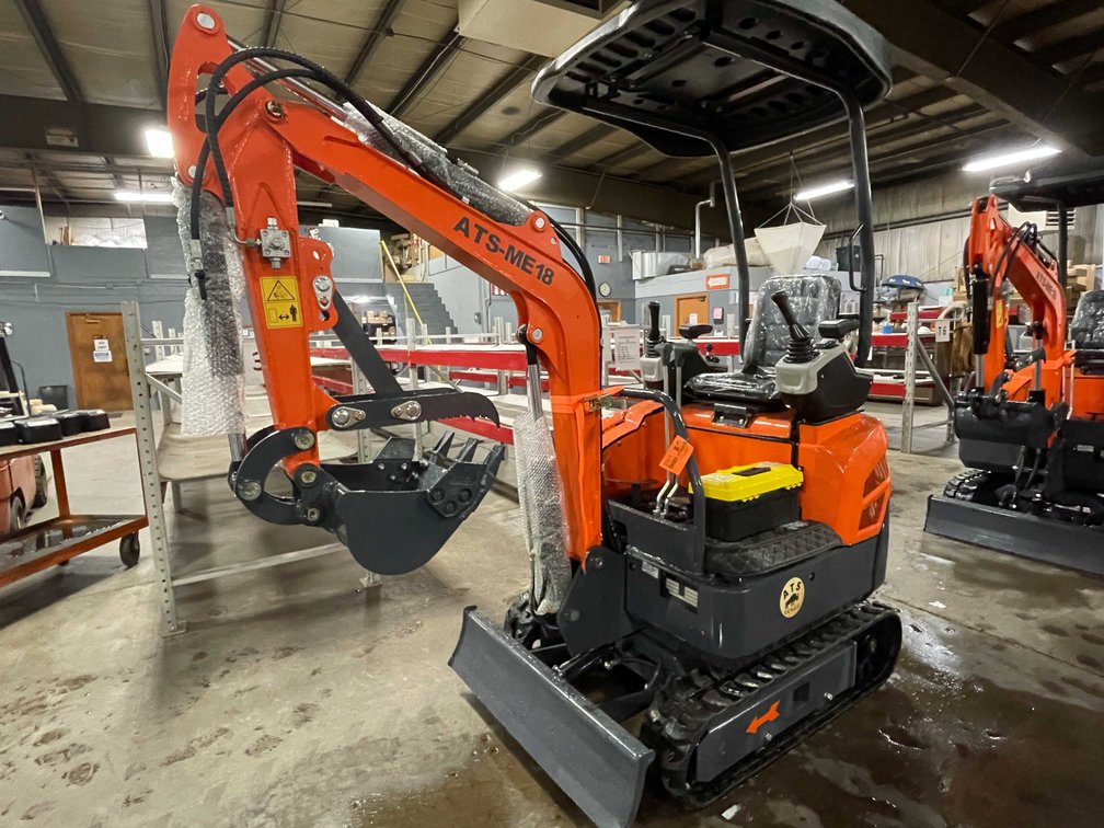 2025 Unused ME18 Mini Excavator (O9)