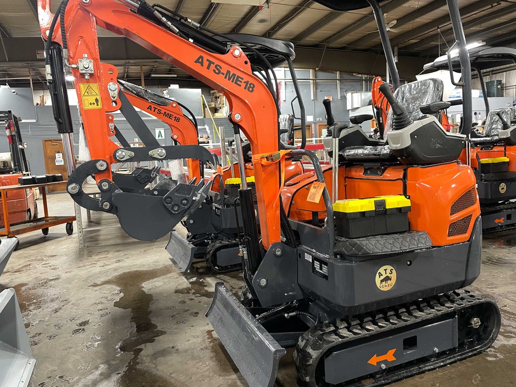 2025 Unused ME18 Mini Excavator (O9)