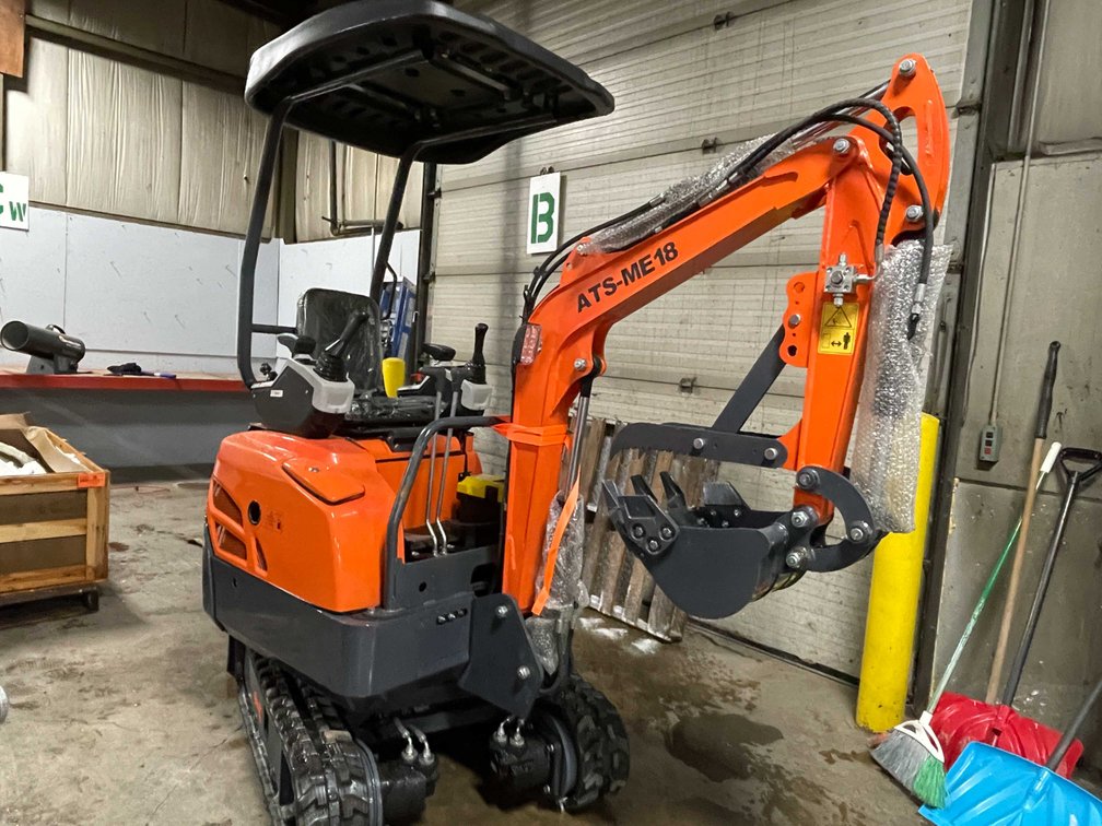 2025 Unused ME18 Mini Excavator (O9)