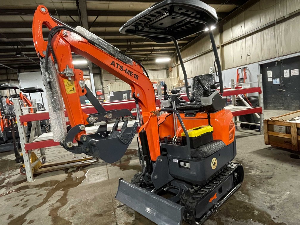 2025 Unused ME18 Mini Excavator (O9)
