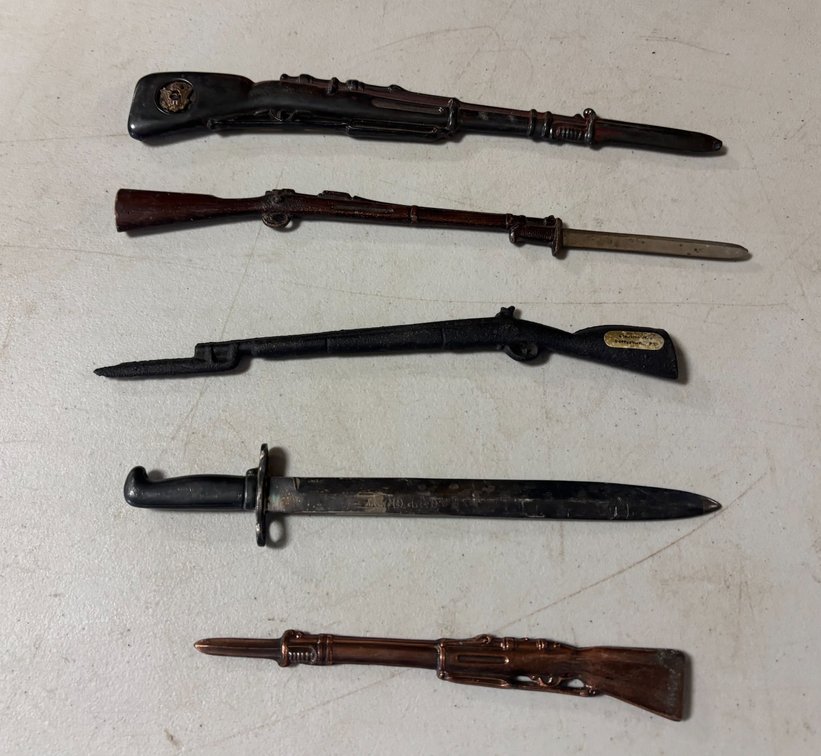 (4) Replica Metal Bayonet Guns and (1) knife