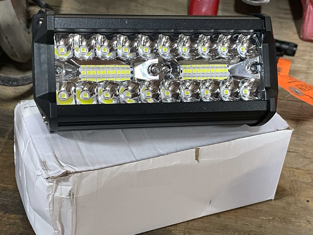 (2) LED 6-1/2" L Work Lights, 12/24vdc (PR11)