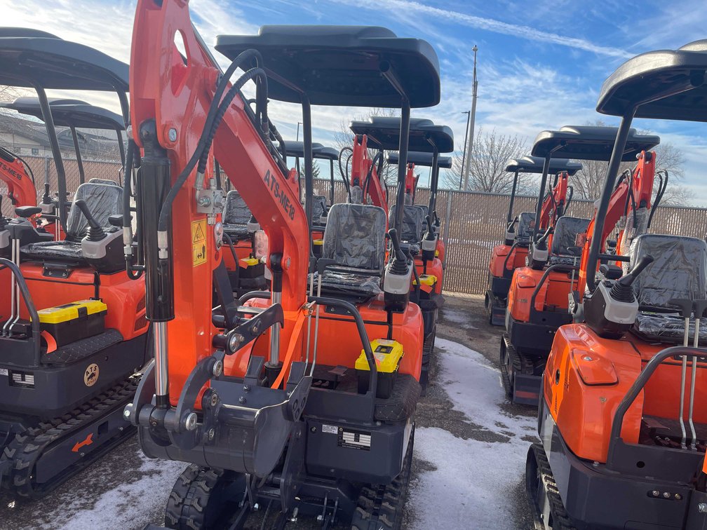 2025 Unused ME18 Mini Excavator (O9)