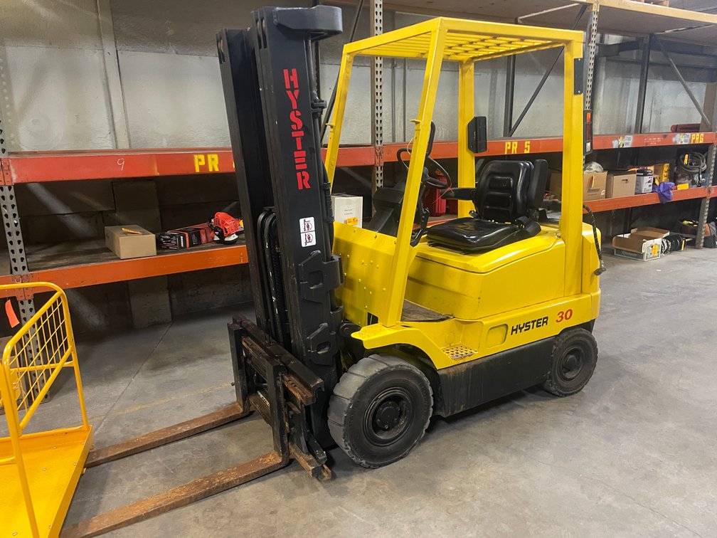 Hyster 3000 lb Capacity Pneumatic Forklift (PR4)
