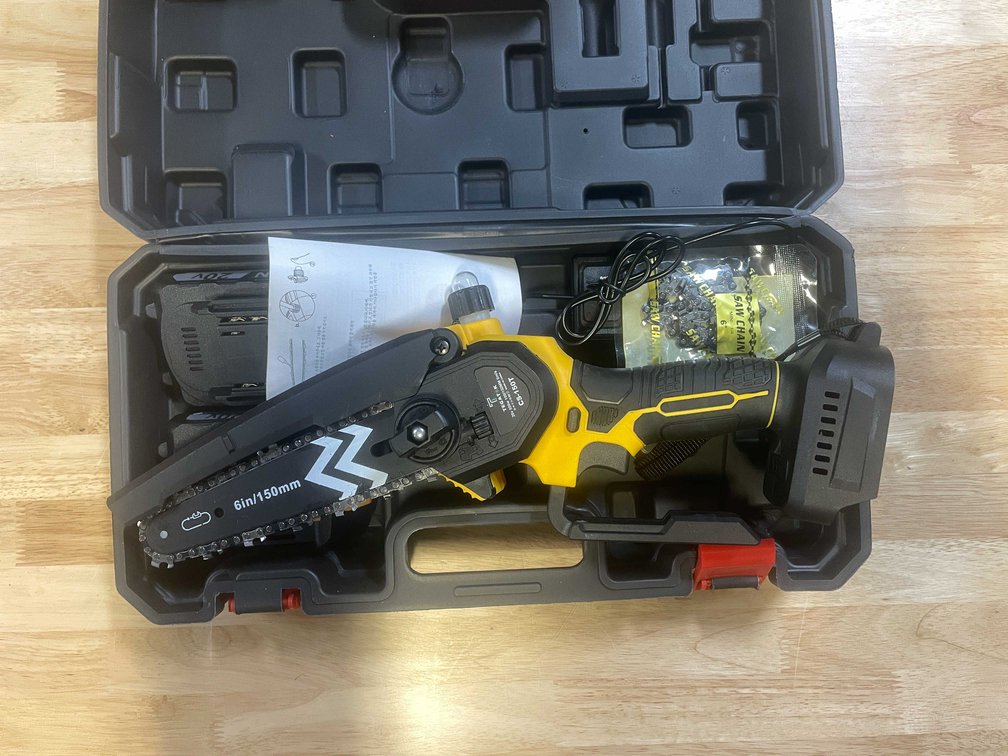 DeWalt Style 20V Mini Cordless Chainsaw Kit With (2) Batteries, Charger, and Case (PR12)