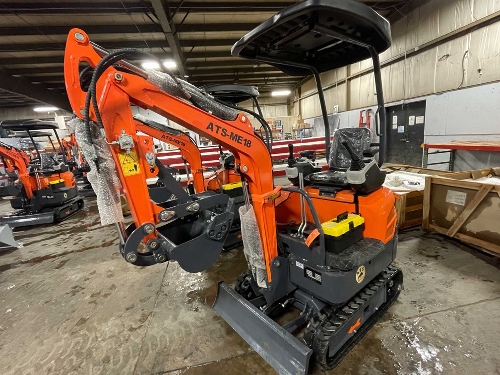 2025 Unused ME18 Mini Excavator (O9)