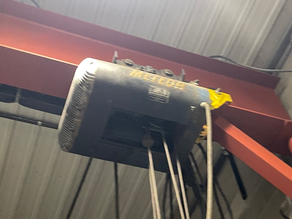 Meteor 1-1/2 Ton Cable Winch