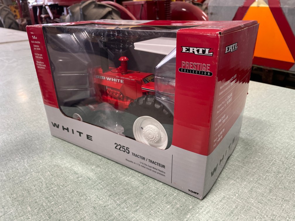 Ertl White 2255 1/16 Scale Toy Tractor (Fort Atkinson, WI)