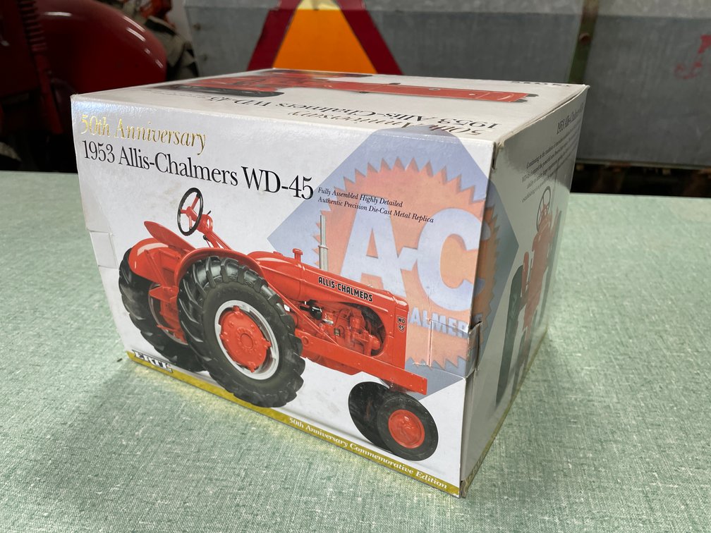 Ertl 1953 Allis Chalmers WD-45 Tractor (Fort Atkinson, WI)