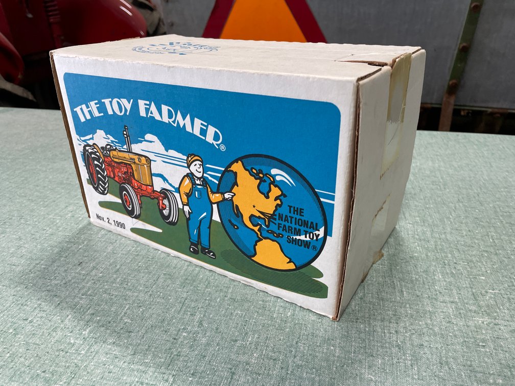 Ertl The Toy Farmer Case 800 Tractor (Fort Atkinson, WI)