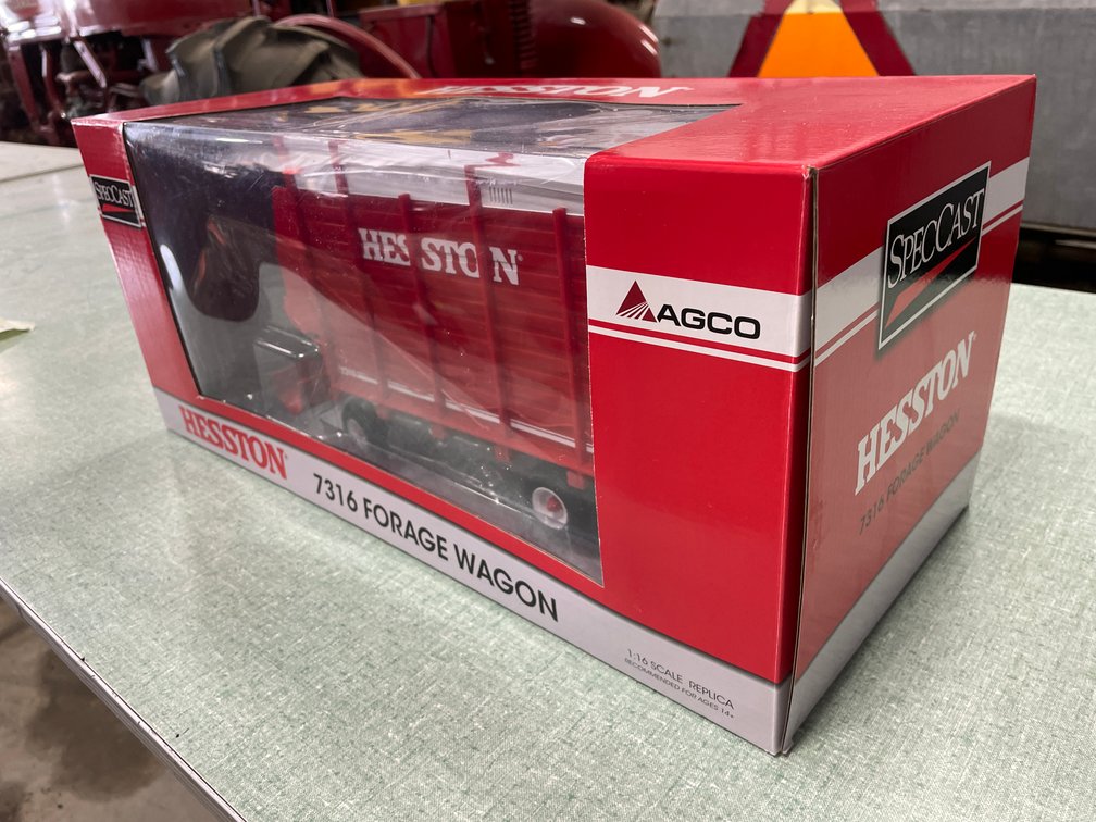 Spec Cast Agco Hesston 7316 Forage Wagon (Fort Atkinson, WI)