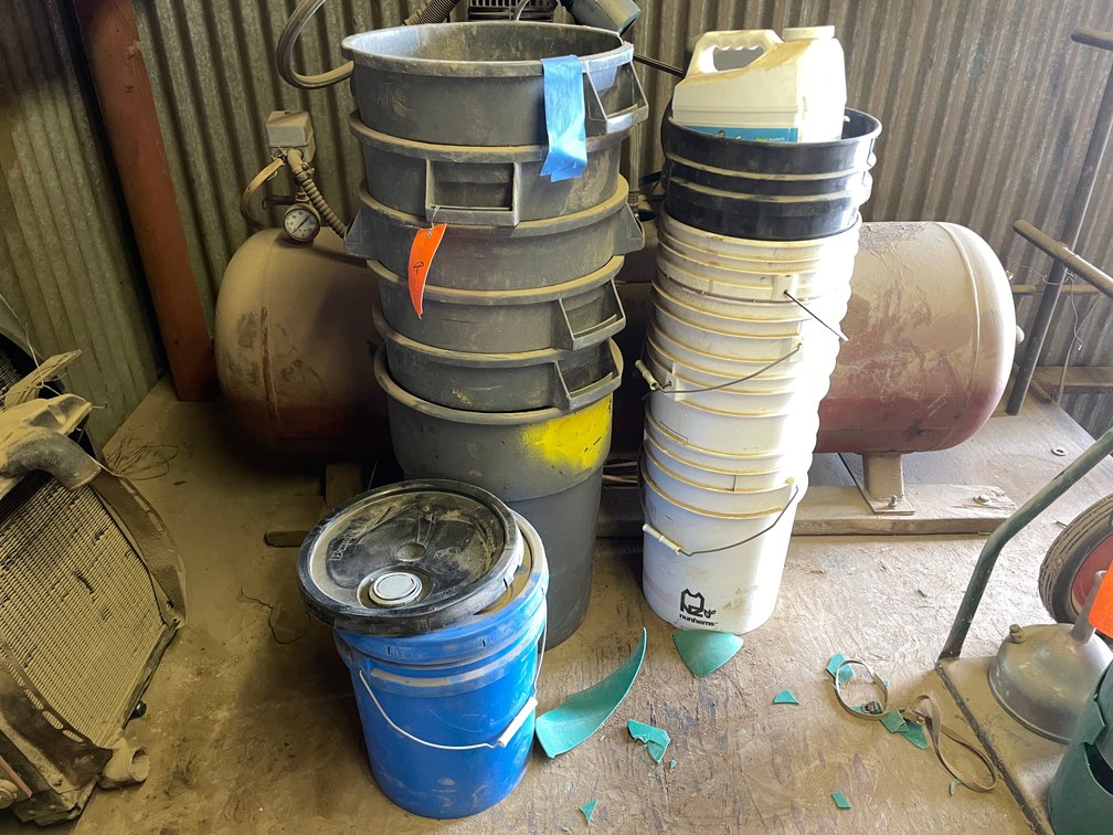 Garbage Cans & Buckets