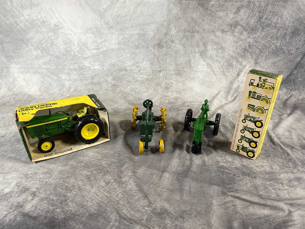 John Deere Collectibles (Neenah, WI)