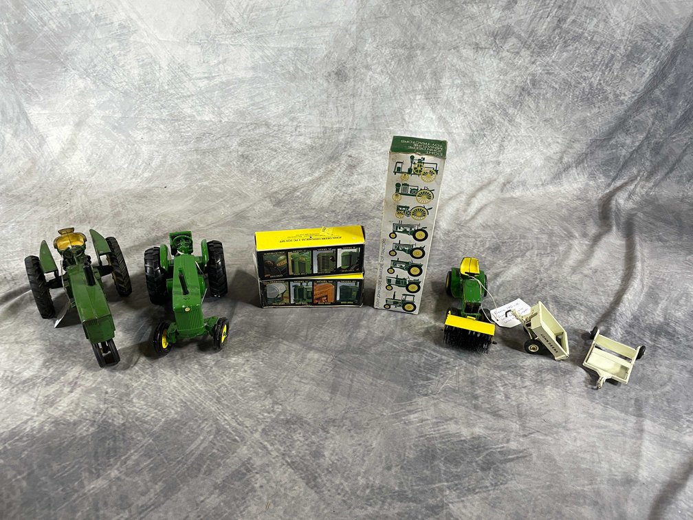 John Deere Collectibles (Neenah, WI)