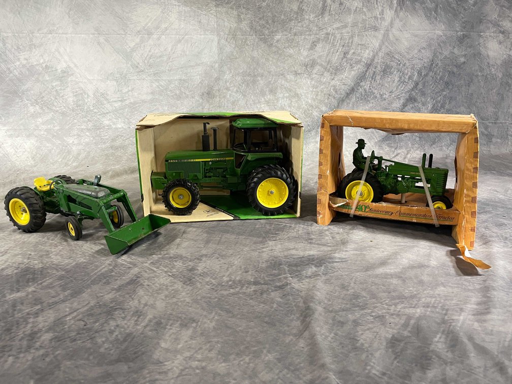 John Deere Collectibles (Neenah, WI)