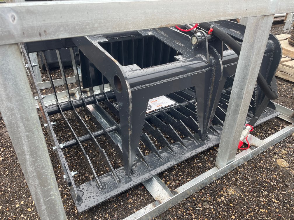 Unused Landhonor Mini Skidsteer Grapple Bucket
