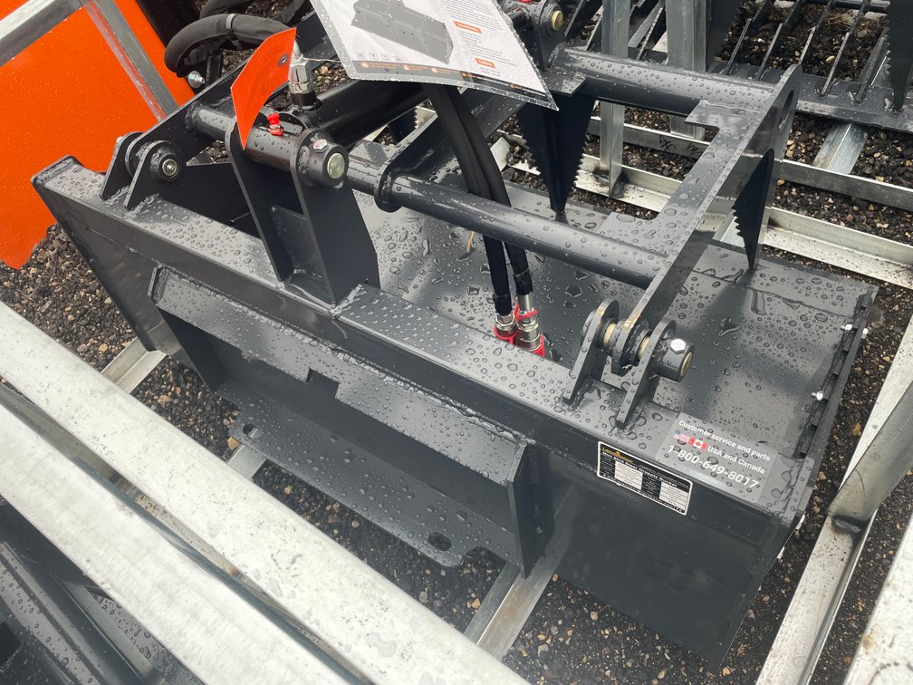 Unused Landhonor Mini Skidsteer Grapple Bucket