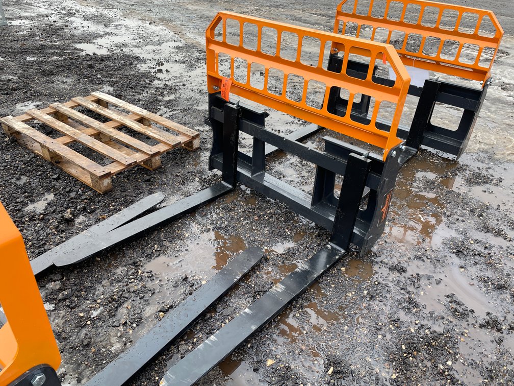 Unused Landhonor Pallet Fork