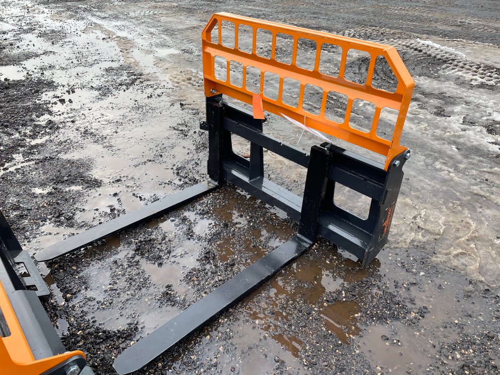 Unused Landhonor Pallet Fork