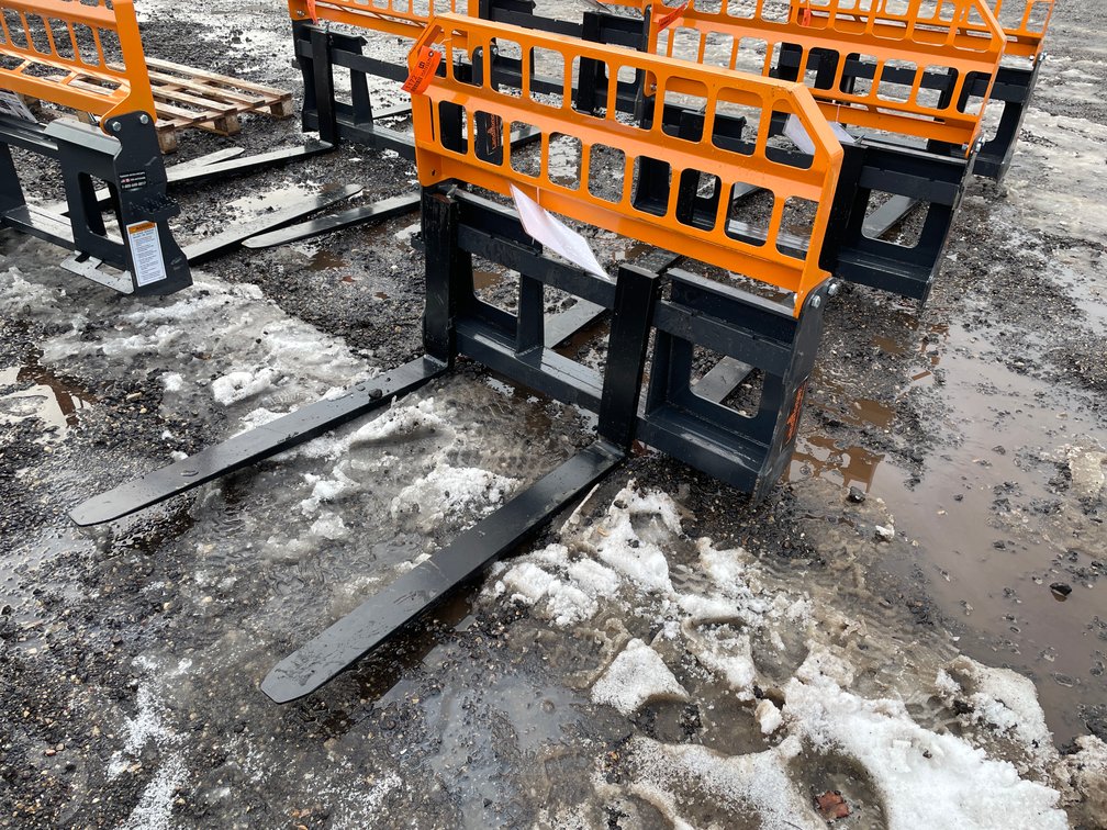 Unused Landhonor Pallet Fork
