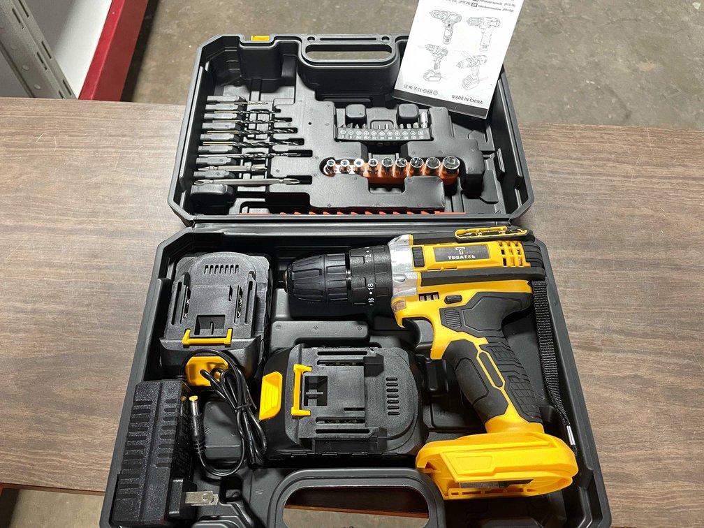 Power Drill Set With (2) 20V Batteries (CW)