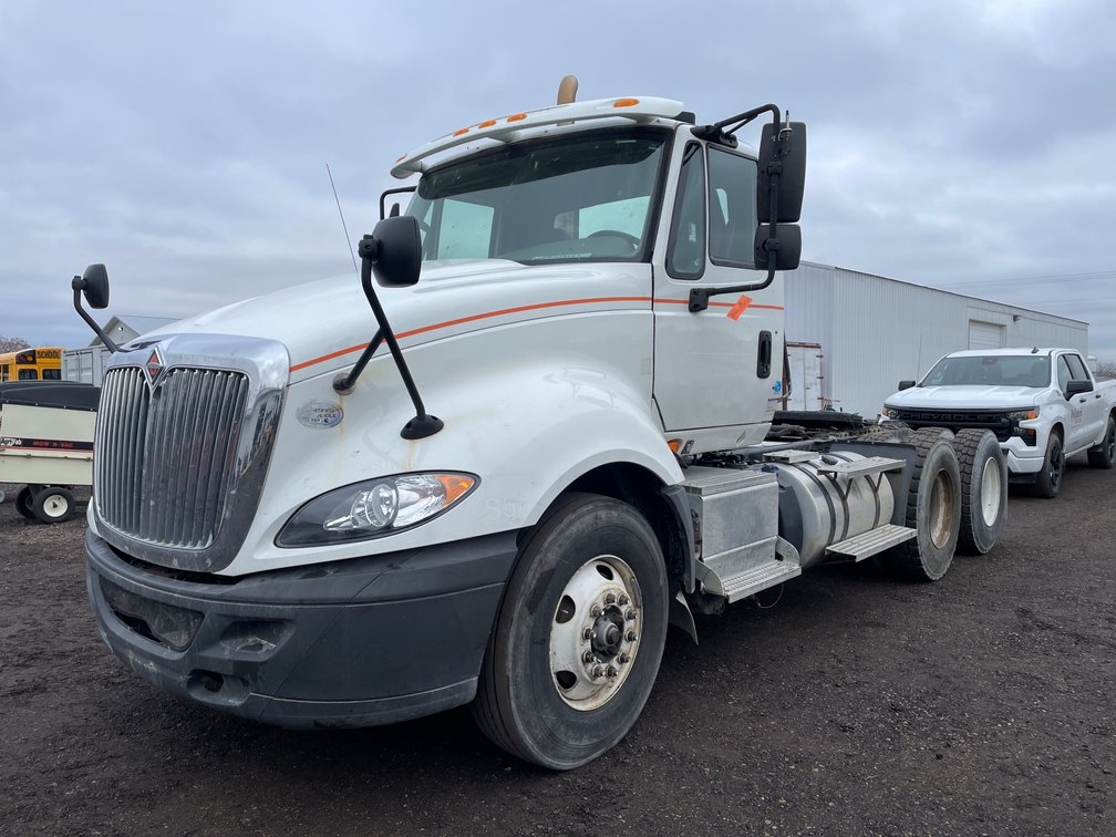 2015 International Tandem Axle Day Cab Semi Tractor (Has WI Title)