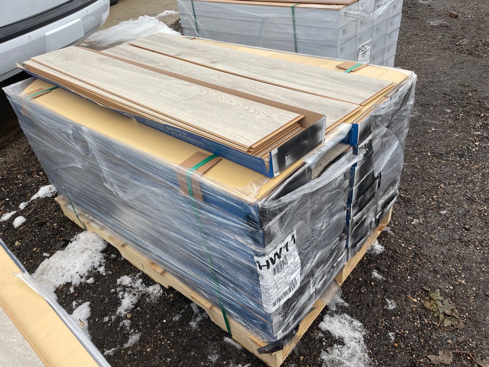 842 Sq. Ft. Color: Spotswood  WATER-RESISTENT Click Planks