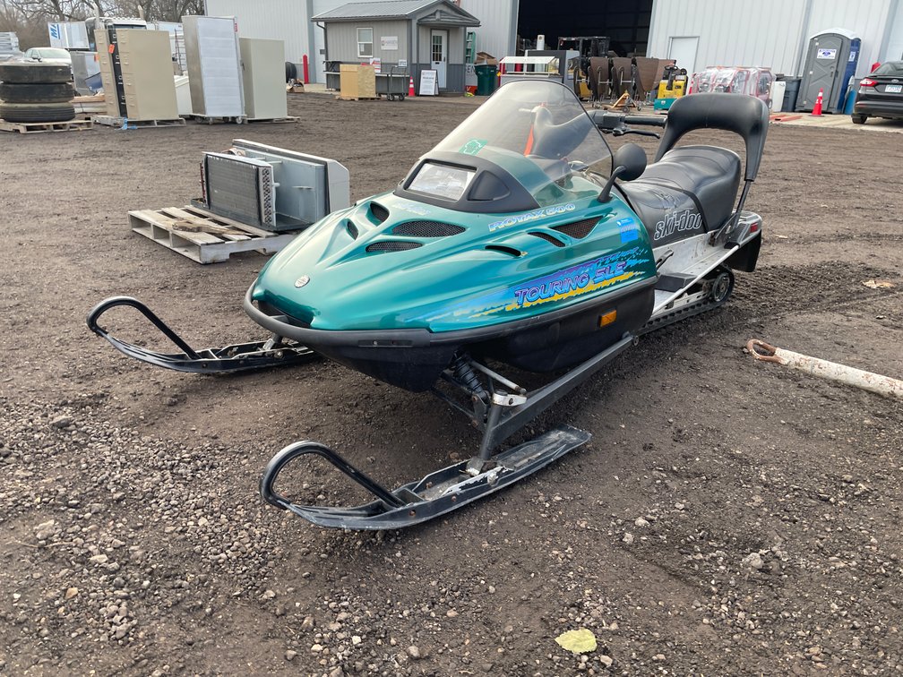 1996 Ski Doo Touring SLE500 Snowmobile
