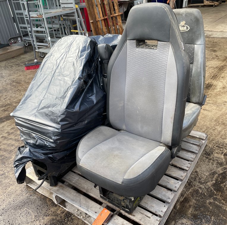 (4) Air Ride Seats