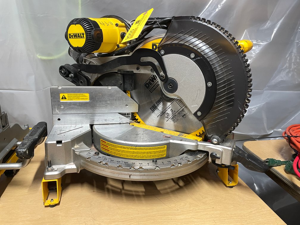 DeWalt 12" Double Bevel Compound Miter Saw