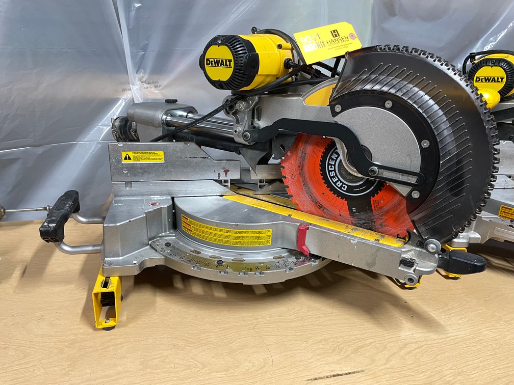 DeWalt 12" Double Bevel Sliding Compound Miter Saw