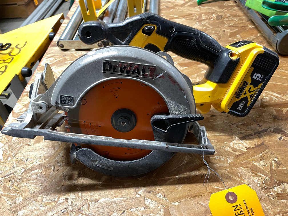 DeWalt 6-1/2" Circular Saw