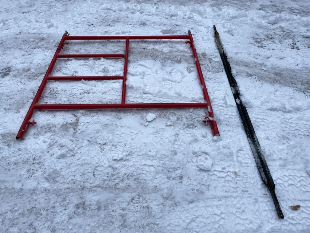 (2) Scaffolding Frames and (4) Cross Braces