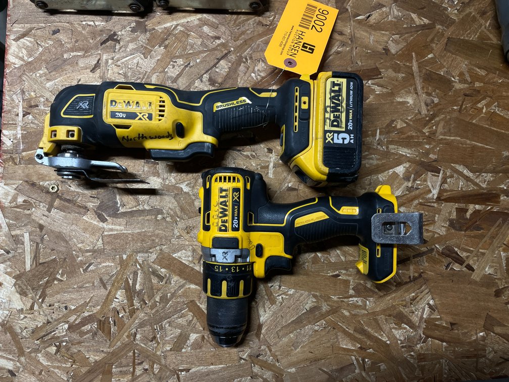 (2) DeWalt 20V Tools