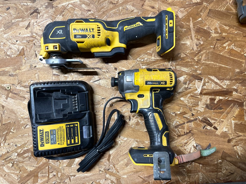 (2) DeWalt 20V Tools