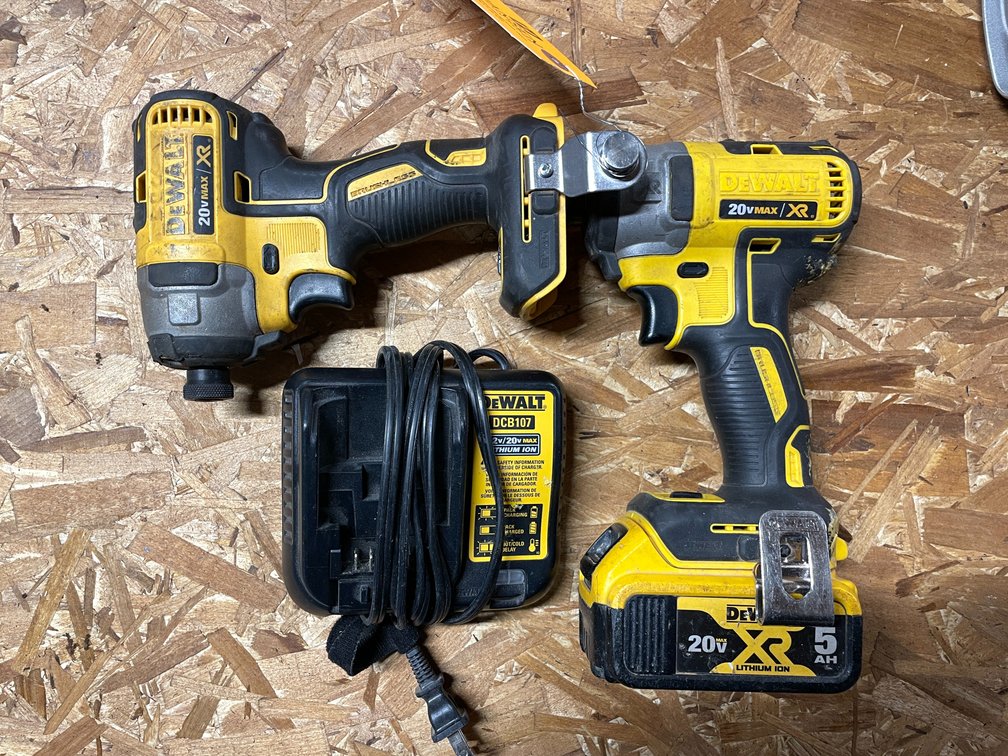 (2) DeWalt 20V Tools