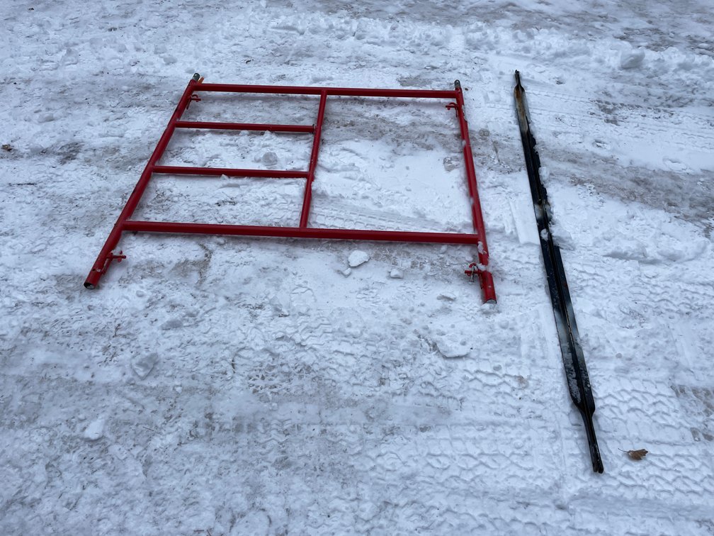 (4) Scaffolding Frames and (4) Cross Braces