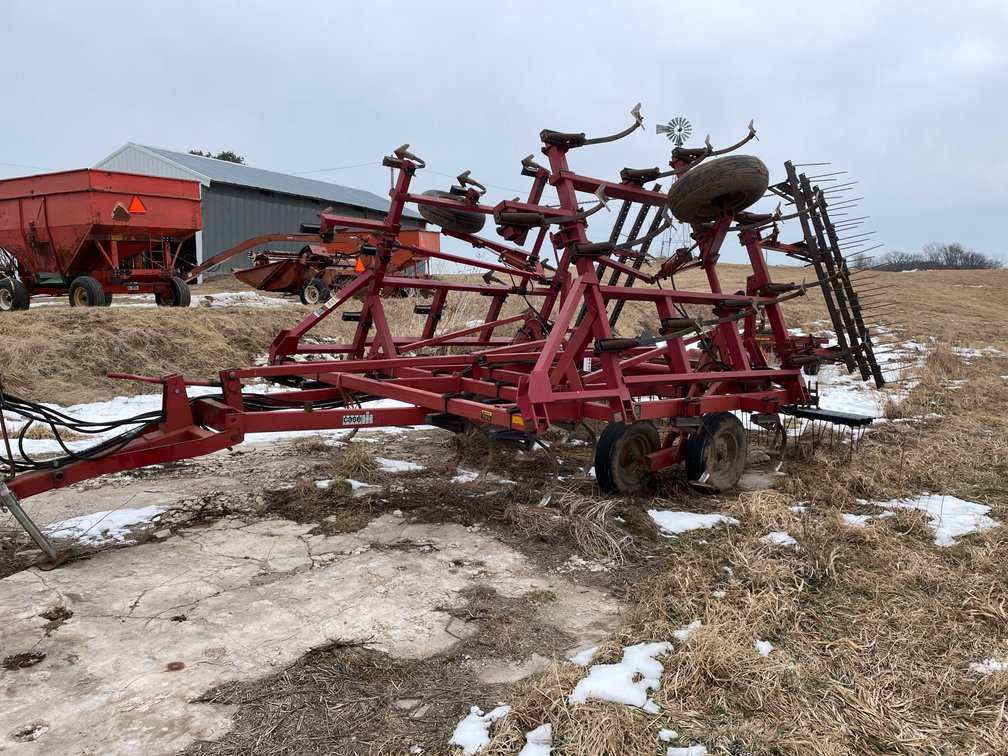 Case International 4800 Vibra Shank Field Cultivator